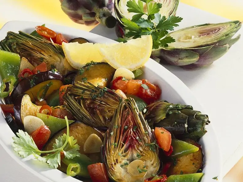 Gemüsesalat mit Artischocken