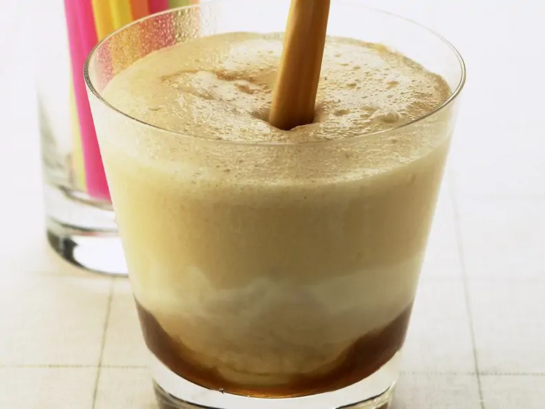 Mandel-Eiskaffee