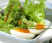 Mangoldsalat mit Ei