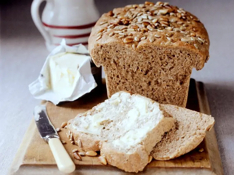 Roggernbrot mit Kernen