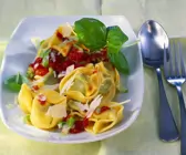 Tortellini mit Tomatensauce