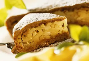 Gedeckter Vollkorn-Apfelkuchen