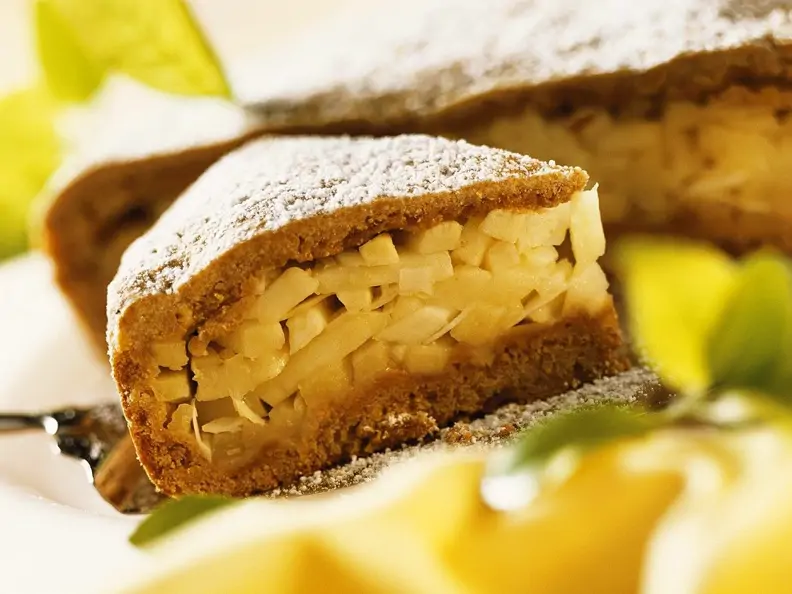 Gedeckter Vollkorn-Apfelkuchen