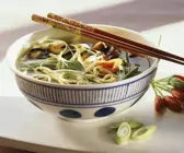 Asiatische Gemüse-Nudelsuppe