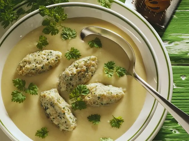 Kartoffelcremesuppe mit Klößchen