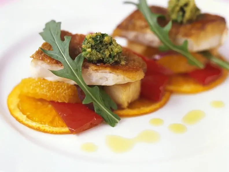 Gratiniertes Hähnchenfleisch mit Paprika