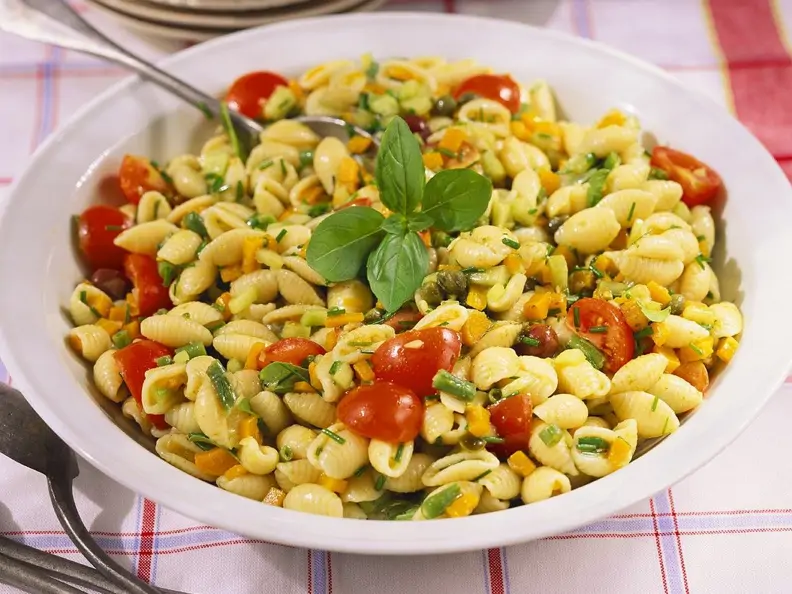 Nudel-Bohnensalat