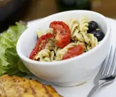 Hähnchenbrust mit Nudelsalat