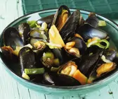 Miesmuscheln im Weinsud