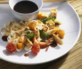 Wokgemüse mit Garnelen und Nudeln
