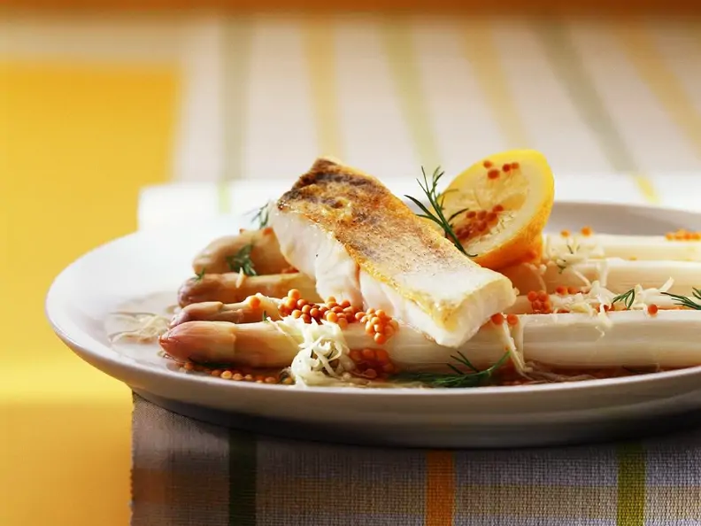 Weißer Spargel mit Zander