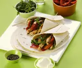 Wraps mit gebratene Schweinefleisch gefüllt