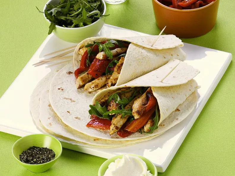 Wraps mit gebratene Schweinefleisch gefüllt