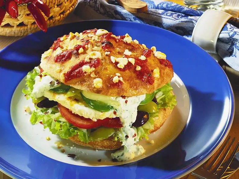 Pitabrot mit griechischer Salatfüllung