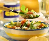 Grüne Minestrone mit Parmesan