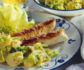 Gebratene Wollwurst mit Kartoffelsalat