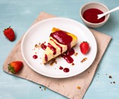 Cheesecake mit Beerensauce