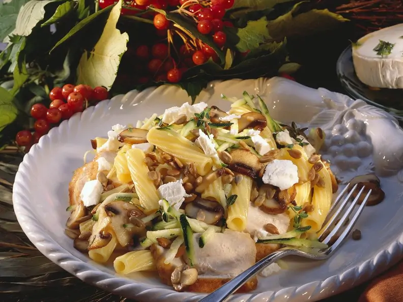 Warmer Nudelsalat mit Hähnchen