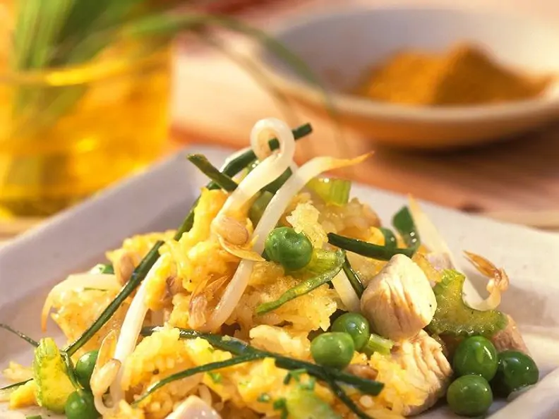 Curryreis mit Hähnchen und Gemüse