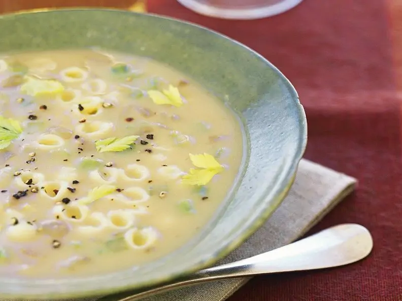 Gemüsesuppe mit Nudeln