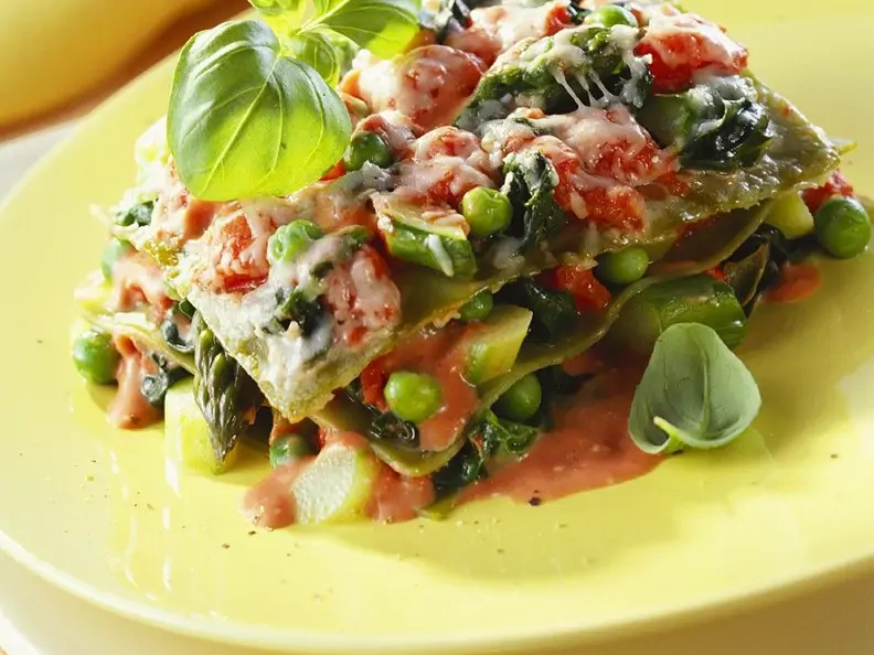 Gemüse-Lasagne mit Spargel und Erbsen