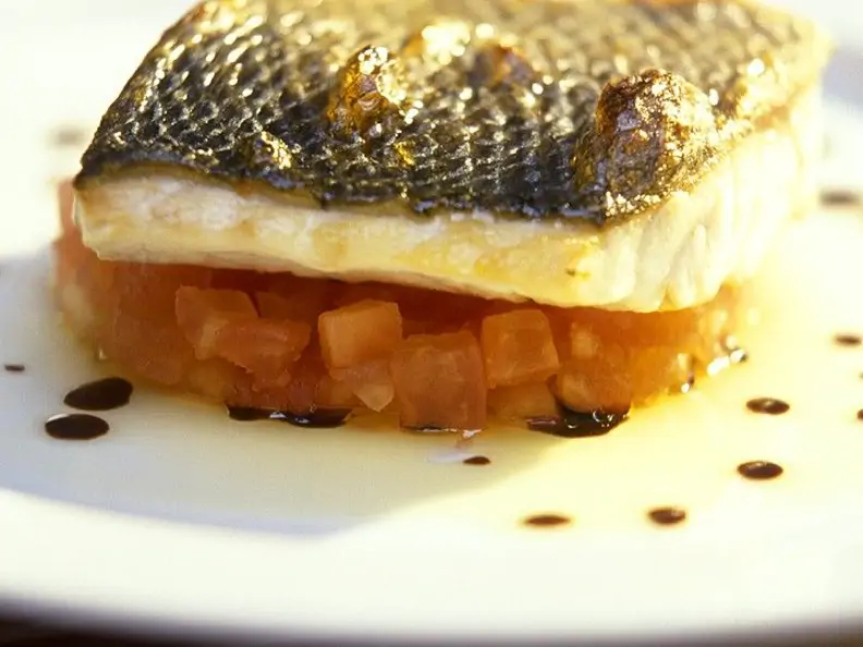 Loup de mer mit Tomaten