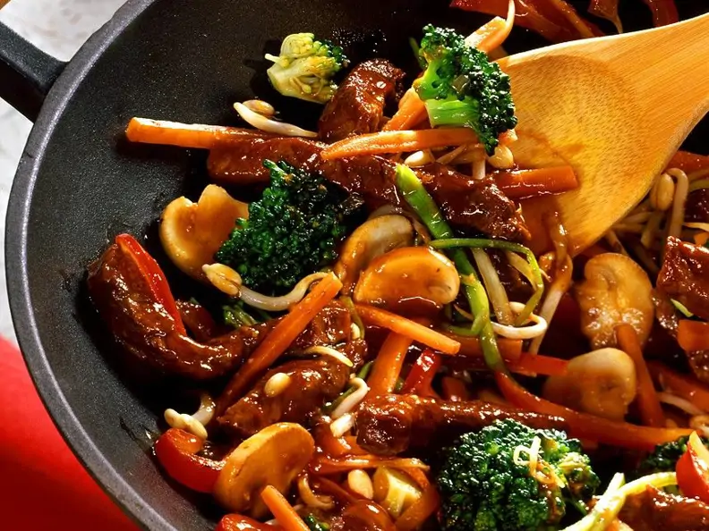 Rindfleisch asiatisch aus dem Wok