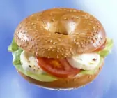 Bagel mit Tomate und Mozzarella
