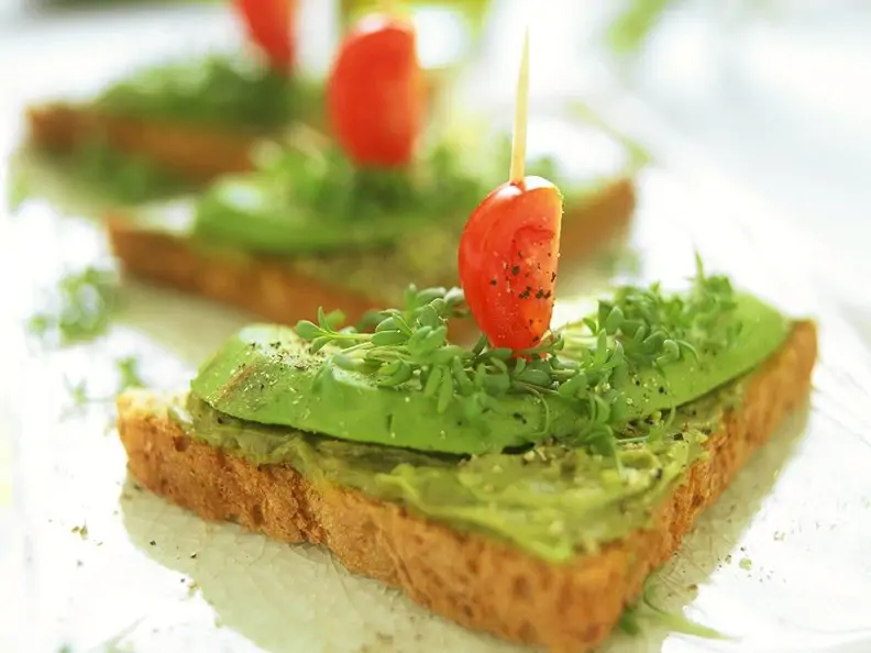 Toast mit Avocadocreme