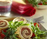 Pfannkuchenröllchen mit Lachsfüllung