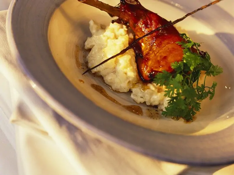 Kaninchen auf Risotto