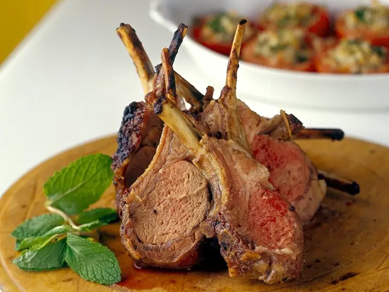 Lammchops mit Tomaten