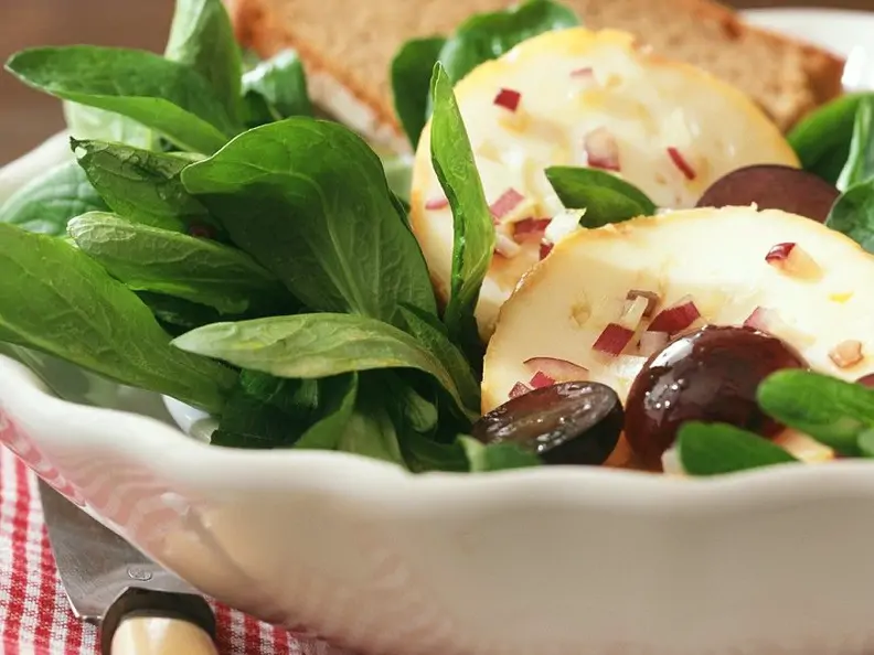 Feldsalat mit Käse