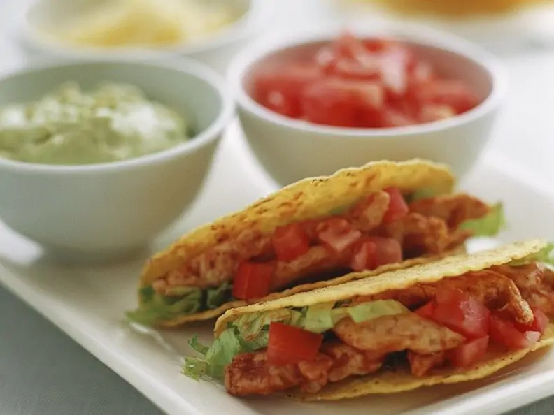 Taco Shells mit Hähnchenfüllung