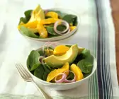 Fruchtiger Spinatsalat