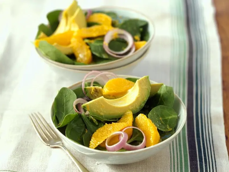 Fruchtiger Spinatsalat