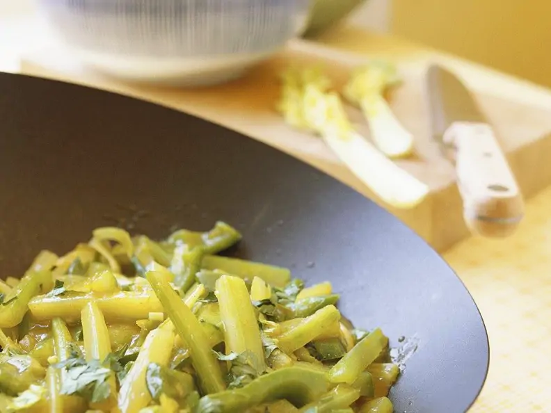 Selleriegemüse aus dem Wok