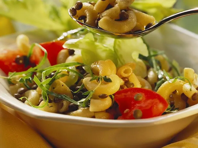 Linsensalat mit Nudeln