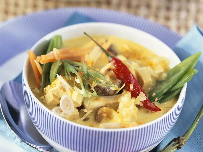 Kokos-Currysuppe mit Lopino