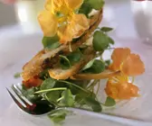 Kressesalat mit Brotchips