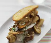 Pilzpfanne mit Brotchips