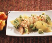 Fruchtiger Avocadosalat mit Languste
