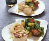 Jakobschmuscheln mit Salat