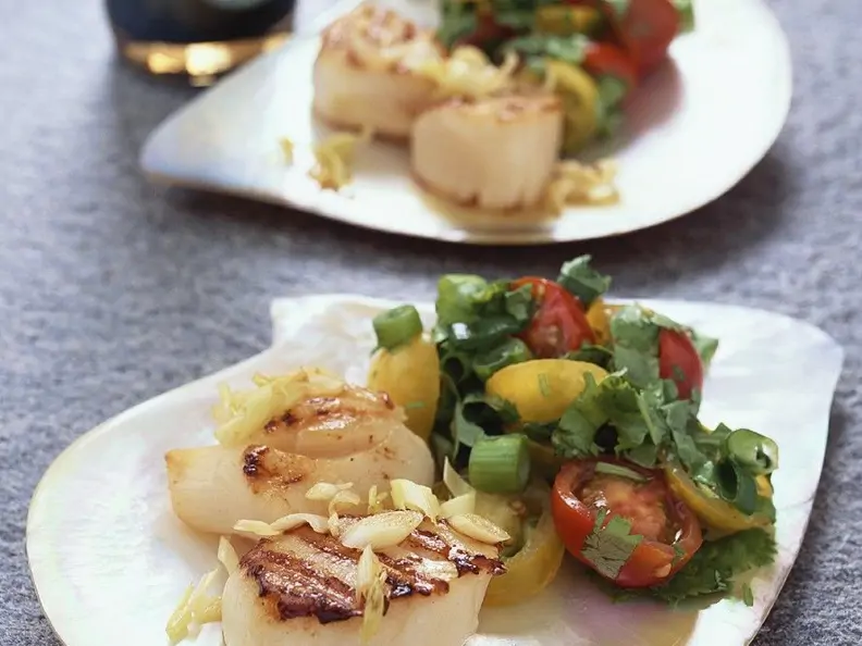 Jakobschmuscheln mit Salat