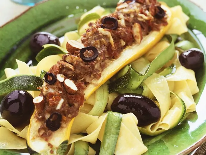 Zucchini mit Hackfleischfüllung