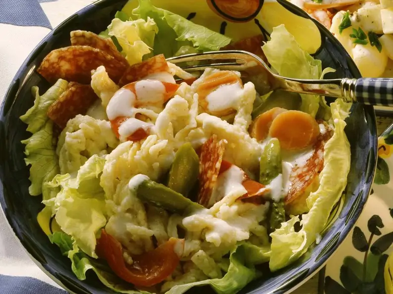 Spätzlesalat mit Salami