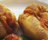 Minischrippen mit Currywurst