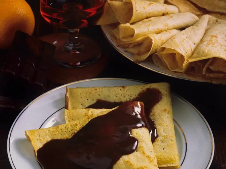 Gefüllte Pfannkuchen nach ungarischer Art