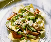 Farfalle-Salat mit Gemüse