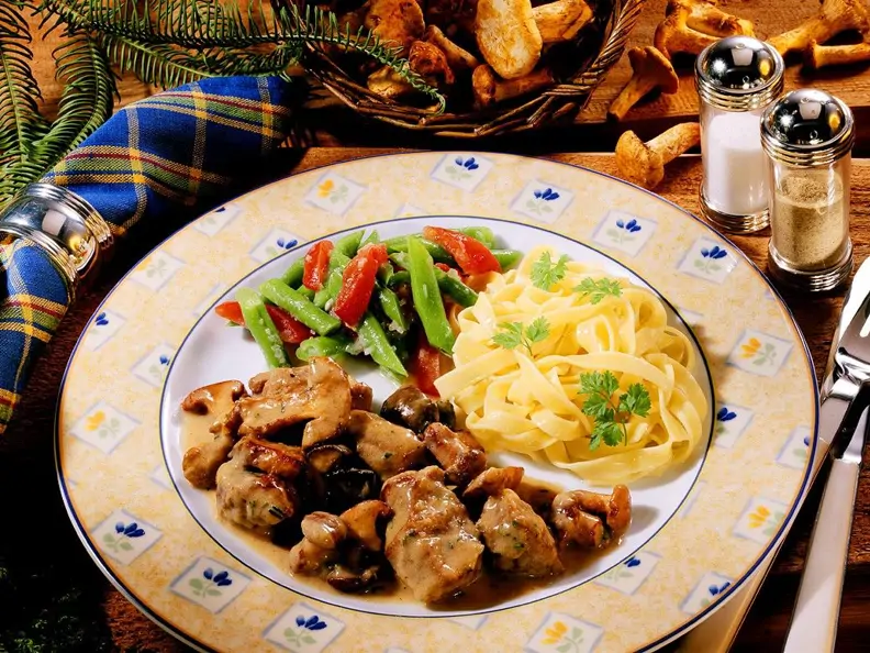 Rehgulasch mit Pilzen